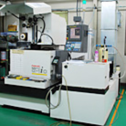 ワイヤー放電加工機ROBOCUT α-1iC