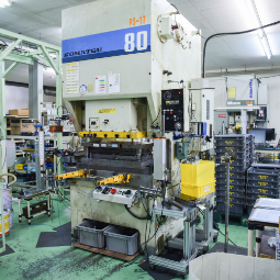 プレス機KOMATSU80