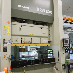 プレス機KOMATSU H2W200
